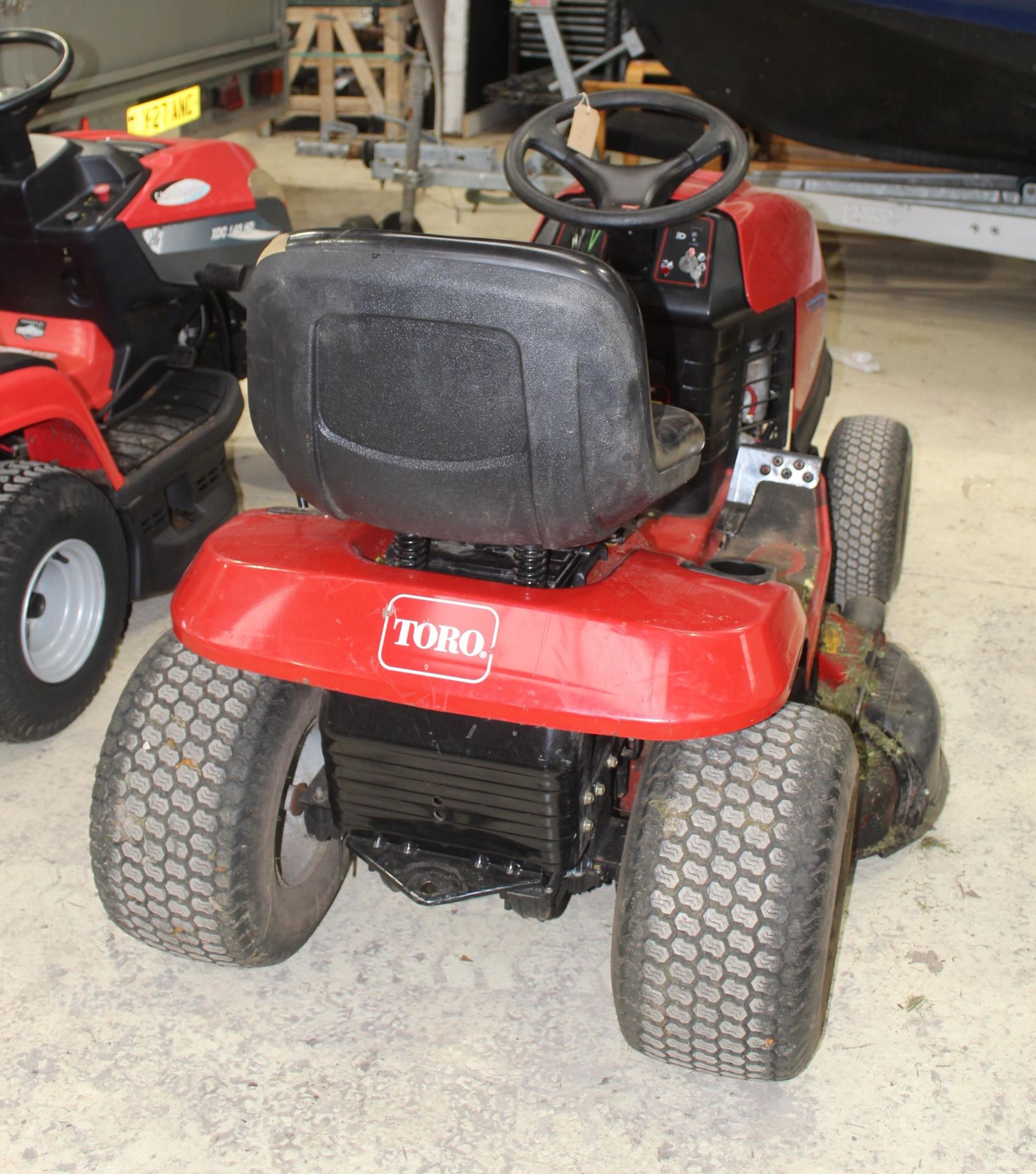MTD CUB CADET RIDE ON MOWER WITH BRIGGS & STRATTON VANGUARD V-TWIN 20HP ENGINE + VAT KEY IN OFFICE - Image 5 of 6