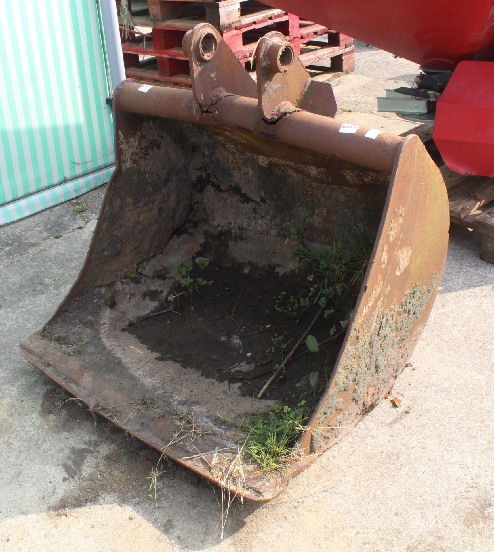 DIGGER BUCKET 3 FT + VAT