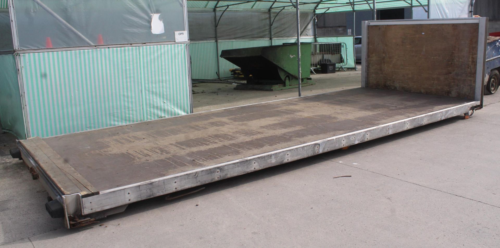FLAT BED BODY WITH LASHING POINT NO VAT