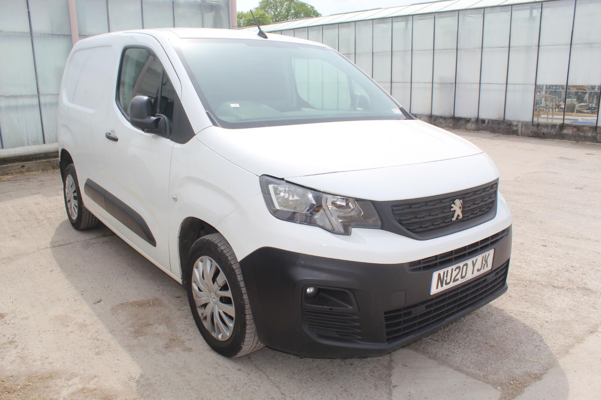 PEUGOT PARTNER VAN NU20YTK 126000 MILES FIRST REG MOT 27/07/24 NO VAT WHILST ALL DESCRIPTIONS ARE - Image 2 of 3