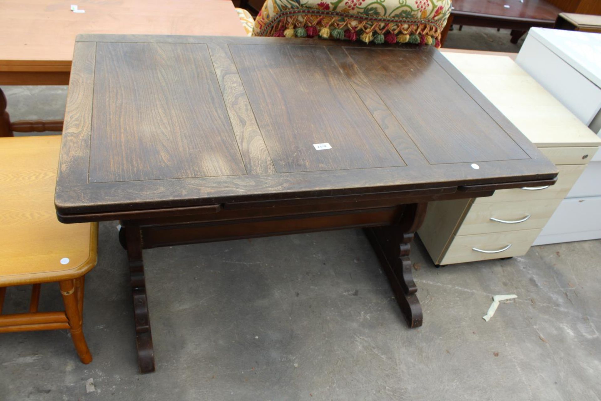 A MID 20TH CENTURY ERCOL BLUE LABEL DRAW-LEAF DINING TABLE