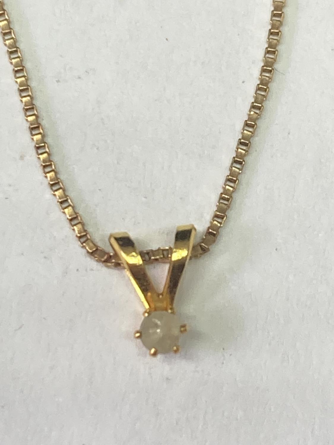 A 9 CARAT GOLD NECKLACE WITH A 9 CARAT GOLD AND DIAMOND PENDANT IN A PRESENTATION BOX - Image 2 of 3
