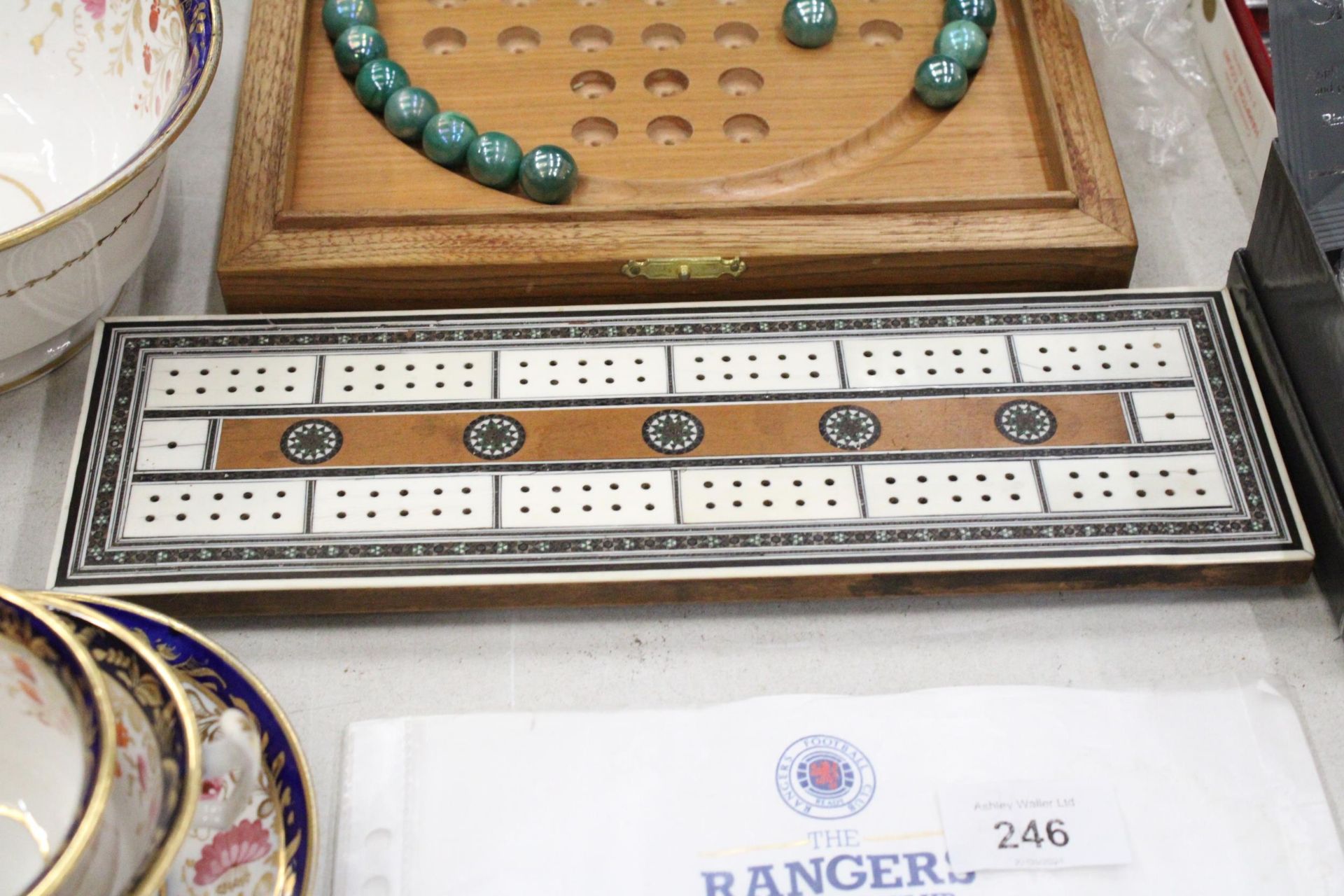 A BOXED WOODEN SOLITAIRE BOARD WITH MARBLES PLUS A VINTAGE CRIBBAGE BOARD - Image 4 of 5