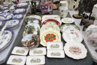 A LARGE COLLECTION OF CABINET PLATES, 20 IN TOTAL, PLUS A LARGE KENSINGTON 'MARGARET ROSE' VASE