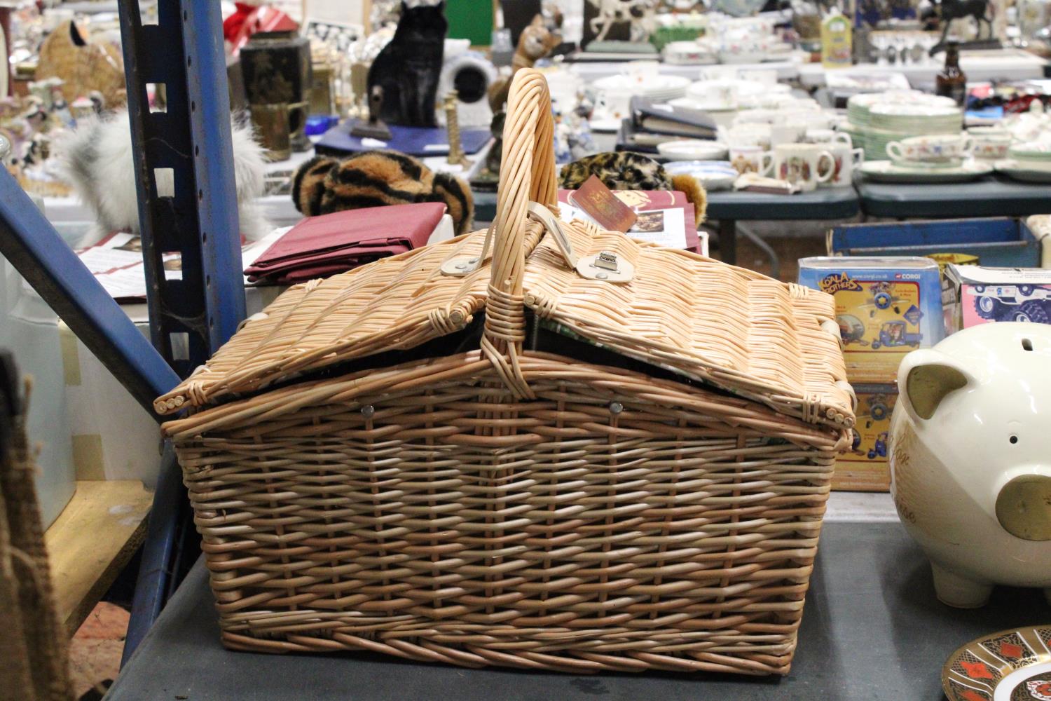 A WICKER PICNIC BASKET WITH LEAF PATTERN INTERIOR TO INCLUDE KNIVES, FORKS, SPOONS, PLATES, SALT AND - Image 6 of 7