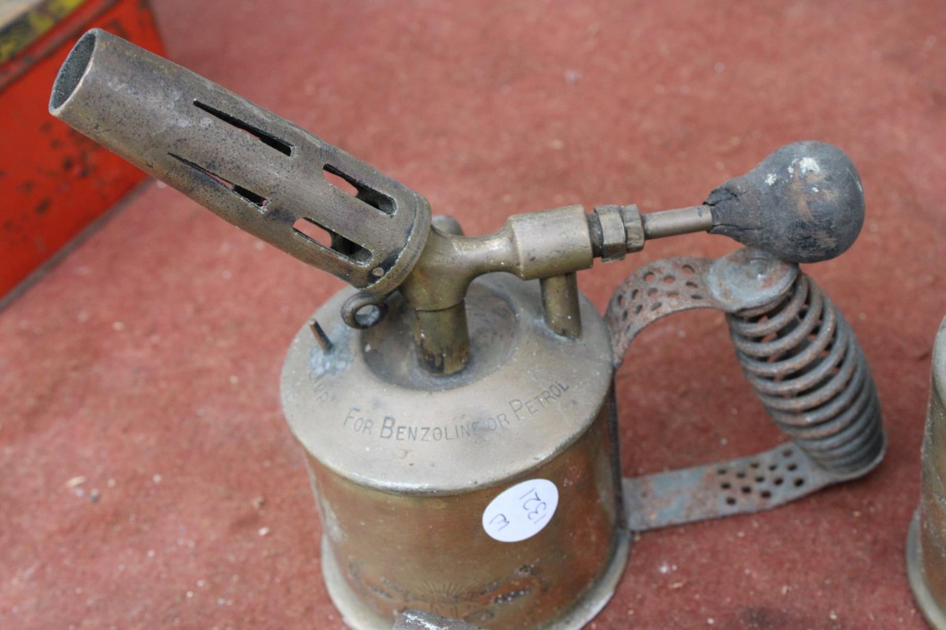 THREE VINTAGE BRASS BLOW TORCHES TO INCLUDE A BLADON AND AN MF AB ETC - Image 4 of 5