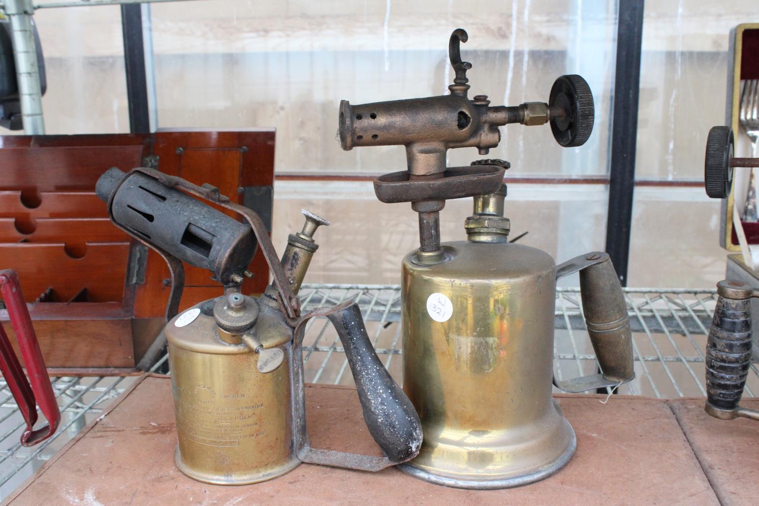 TWO VINTAGE BRASS BLOW TORCHES TO INCLUDE A MADE IN SWEEDEN EXAMPLE - Image 2 of 3