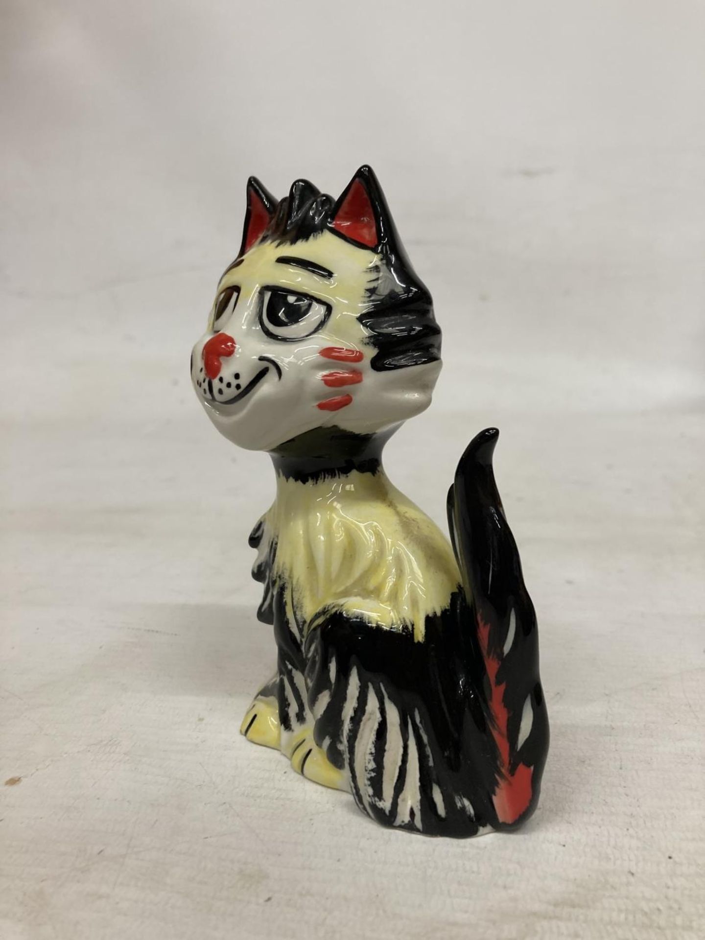 A LORNA BAILEY HAND PAINTED AND SIGNED CAT SHAGGY - Image 2 of 6