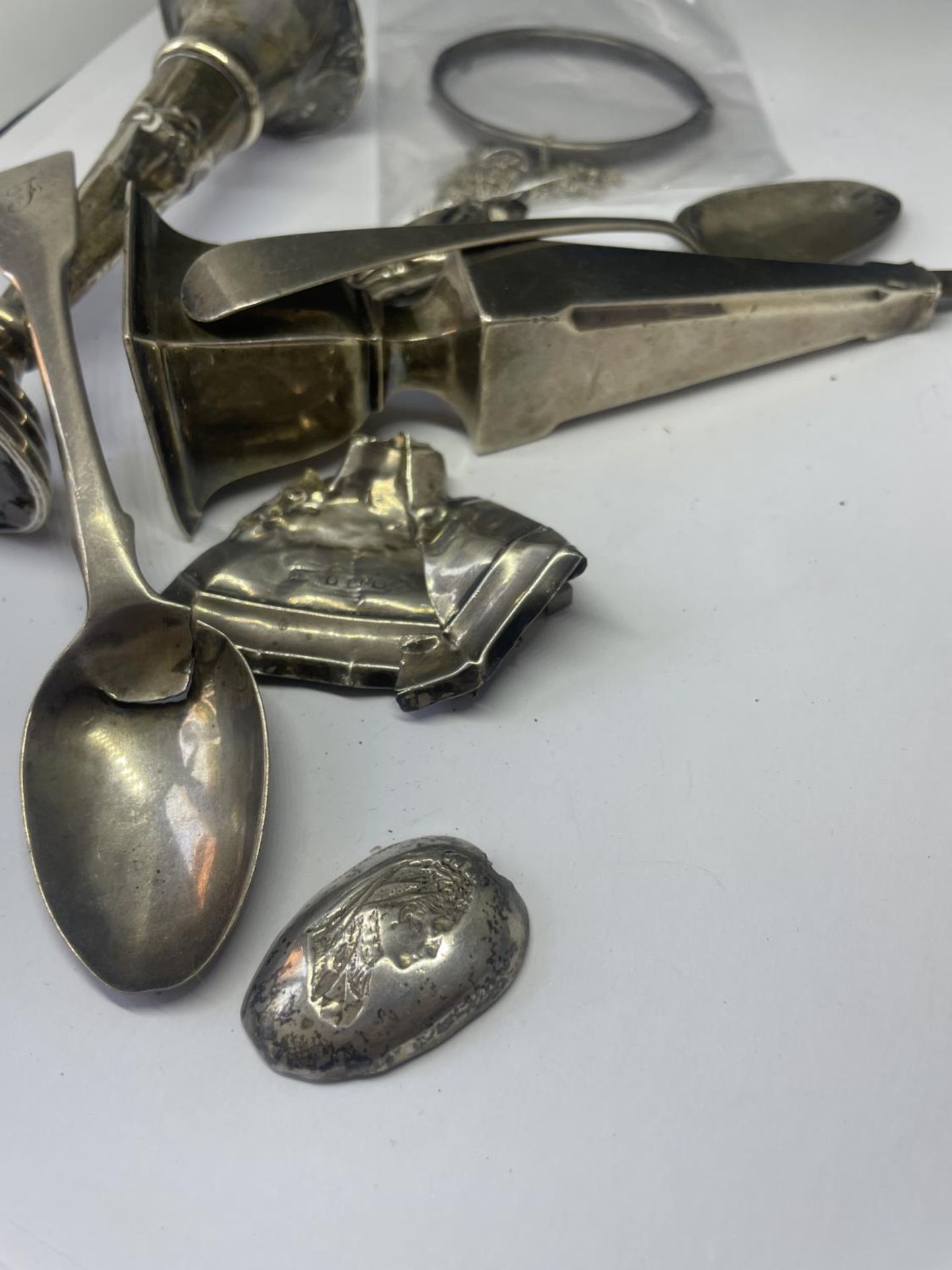 A QUANTITY OF SCRAP SILVER - Image 4 of 4