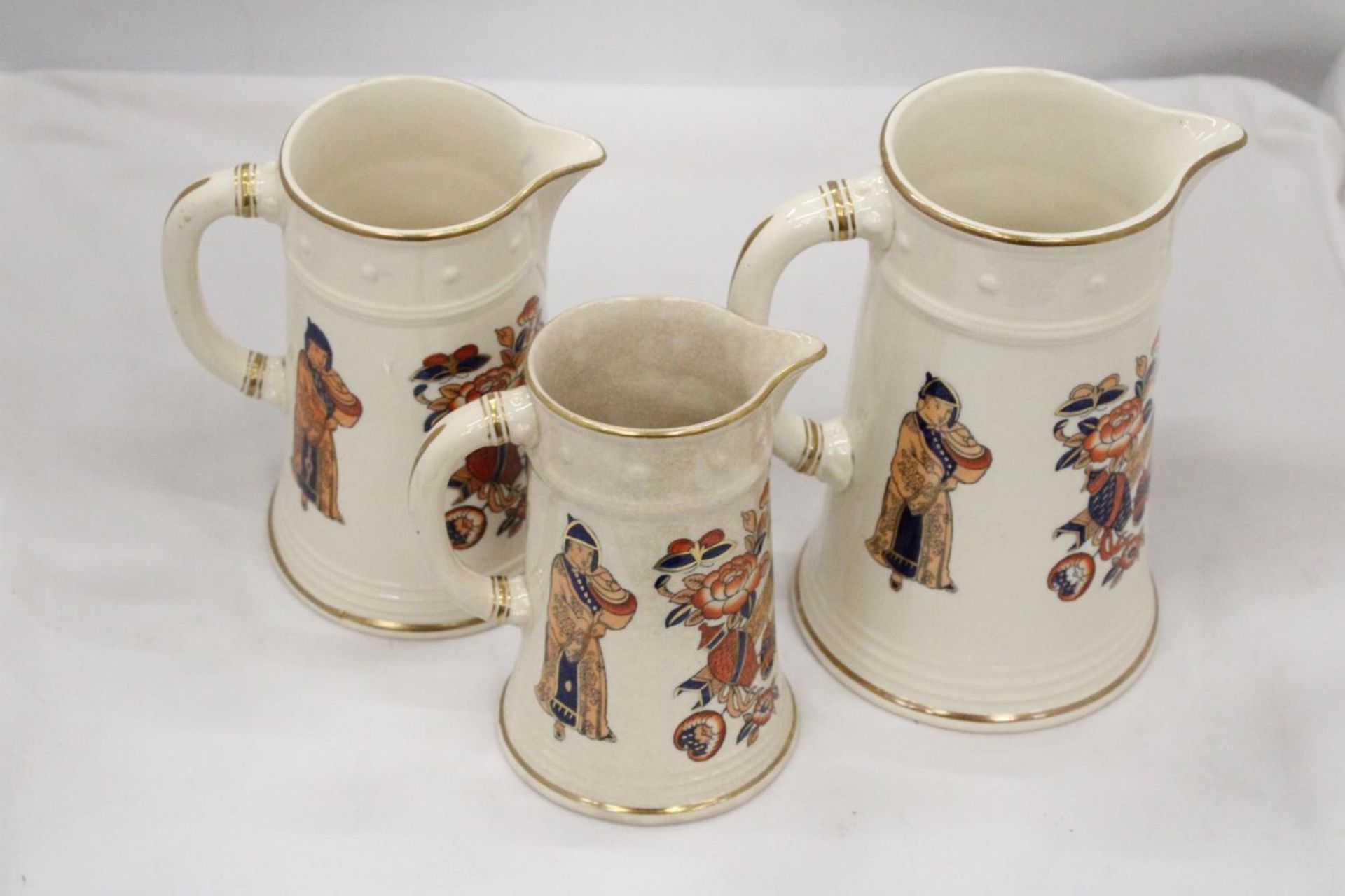 A SET OF THREE ORIENTAL STYLE JUGS - ALL WITH STAMPS TO BASE - Image 4 of 5