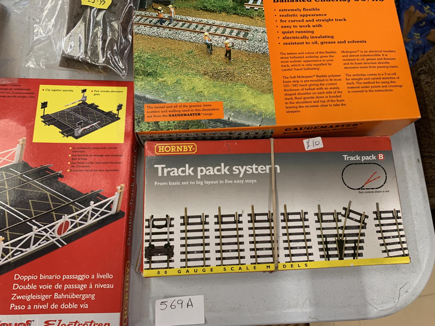 SEVEN BOXED KITS FOR RAILWAYS TO INCLUDE DOUBLE TRACK LEVEL CROSSING, BALLASTED UNDERLAY AND FURTHER - Image 6 of 6