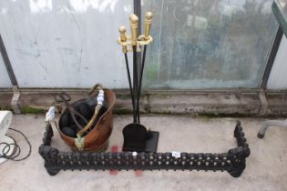 AN ASSORTMENT OF FIRESIDE ITEMS TO INCLUDE A COMPANION SET, A COPPER COAL BUCKET AND A FIRE FENDER