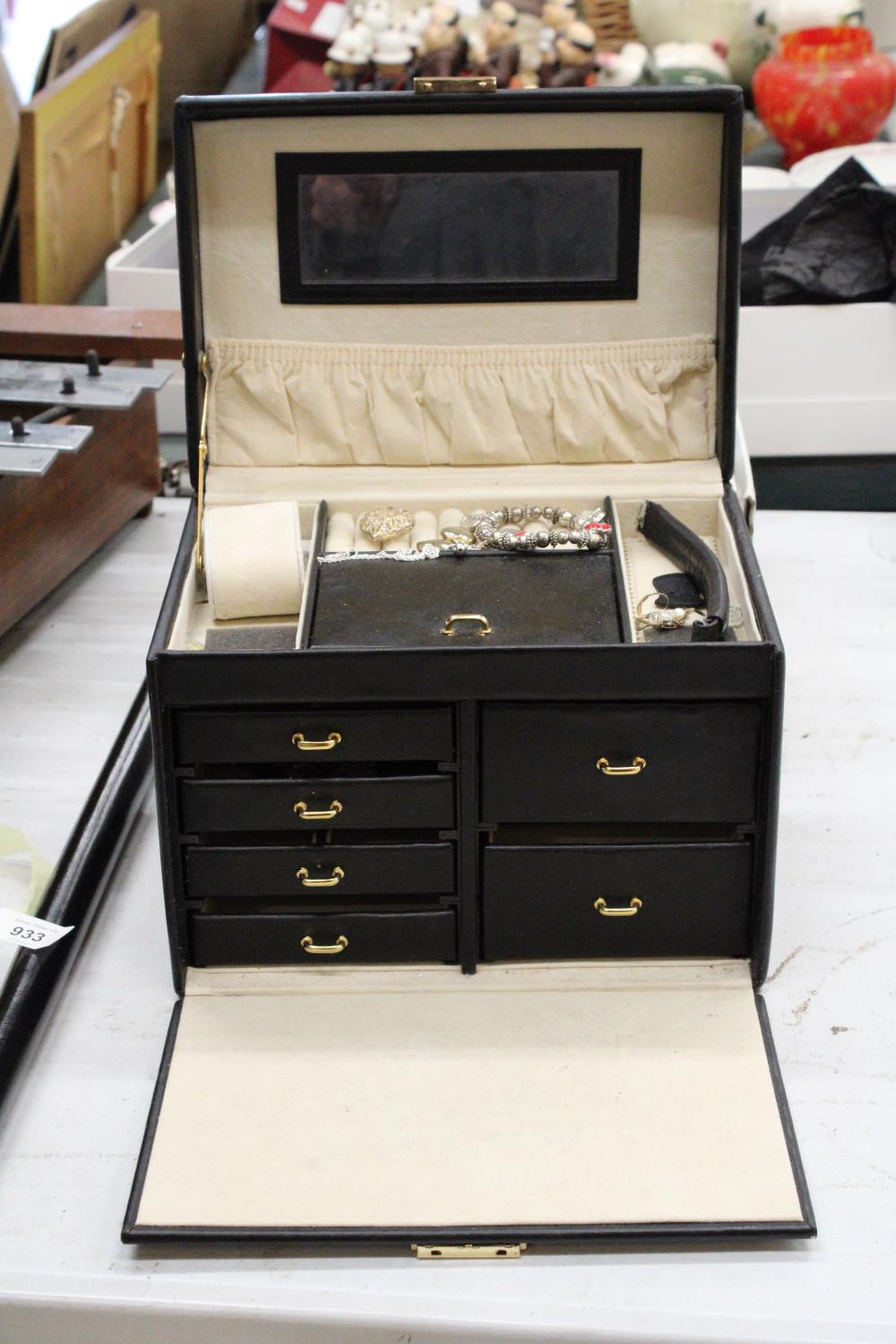 A BLACK JEWELLERY BOX WITH COMPARTMENTS TO INCLUDE BRACELETS, PENDENTS, EARRINGS ETC - Image 7 of 7