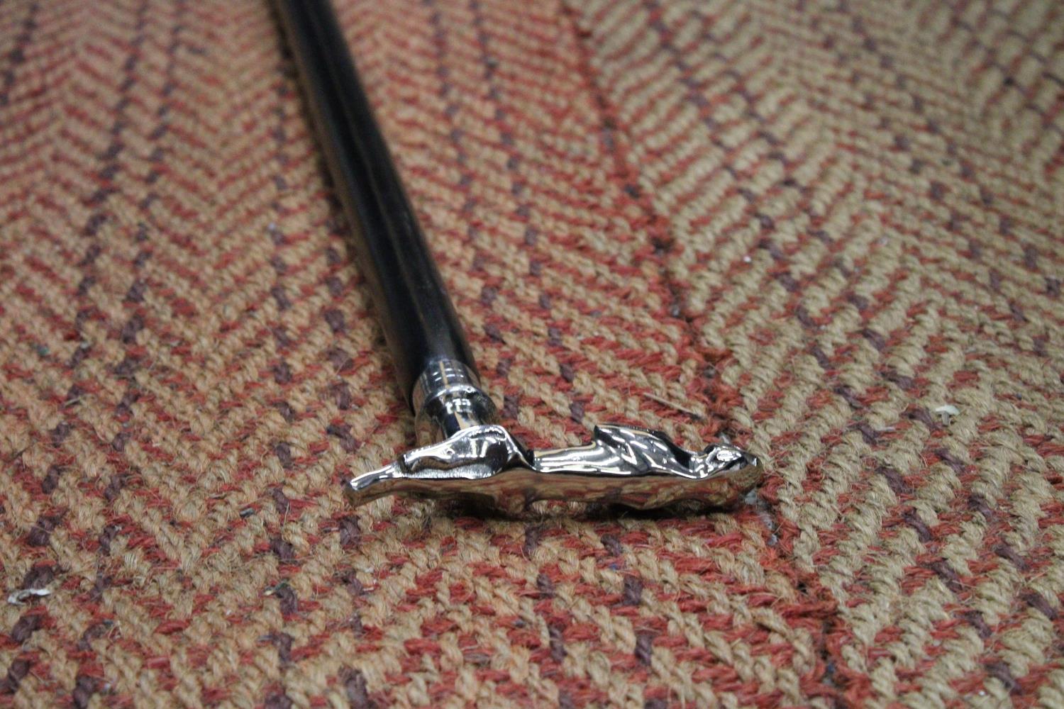 A CHROME JAGUAR HANDLED WALKING STICK - Image 4 of 5