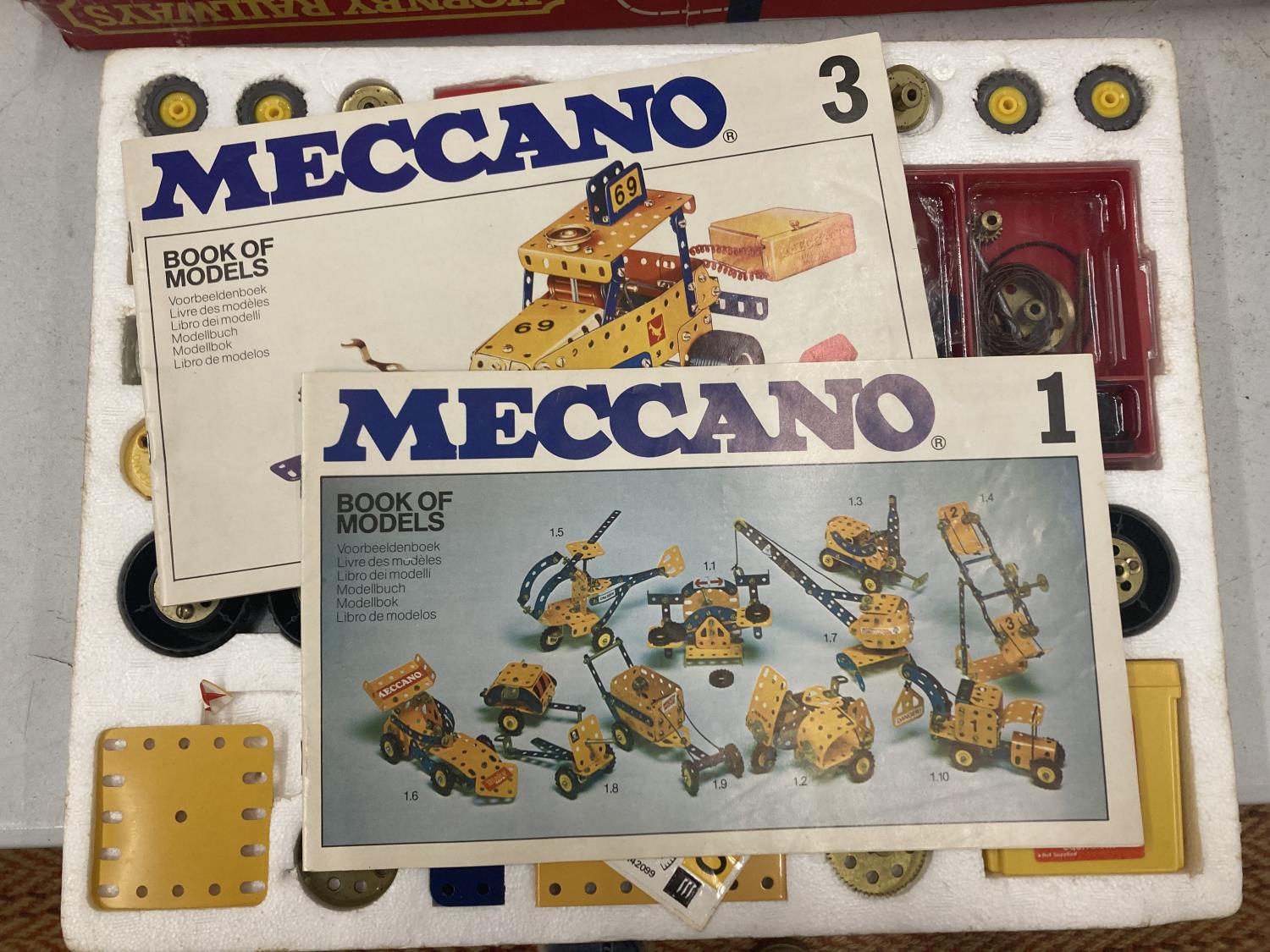 A BOXED MECCANO MOTORISED 3 SET - Image 2 of 4