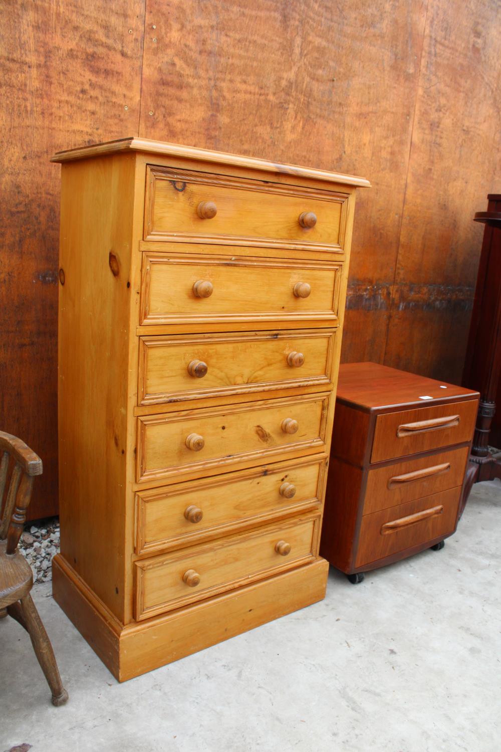 A PINE CHEST OF SIX DRAWERS 24" WIDE - Bild 2 aus 3