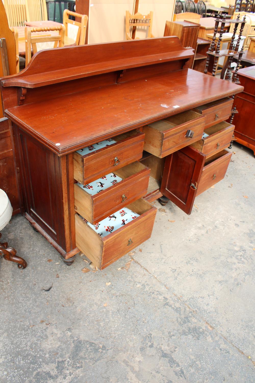 A LATE VICTORIAN MAHOGANY SIDEBOARD WITH RAISED BACK 60" WIDE - Bild 3 aus 3