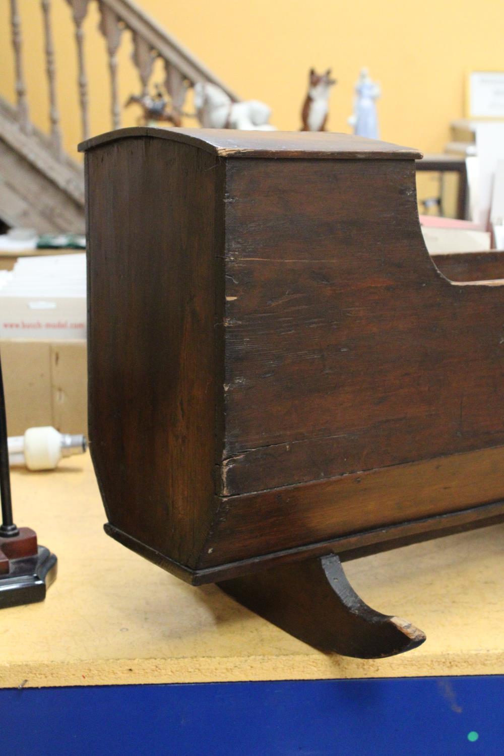 A VICTORIAN WOODEN ROCKING CRADLE - Image 3 of 6