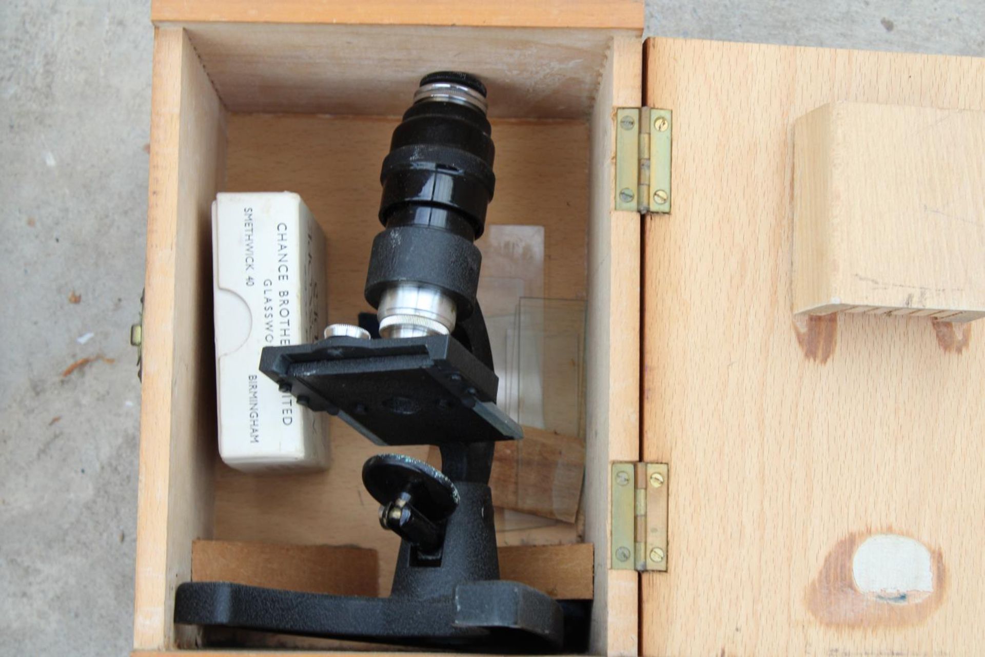 A CASED BRITEX MINOR MICROSCOPE AND GLASS SLIDES - Image 2 of 3