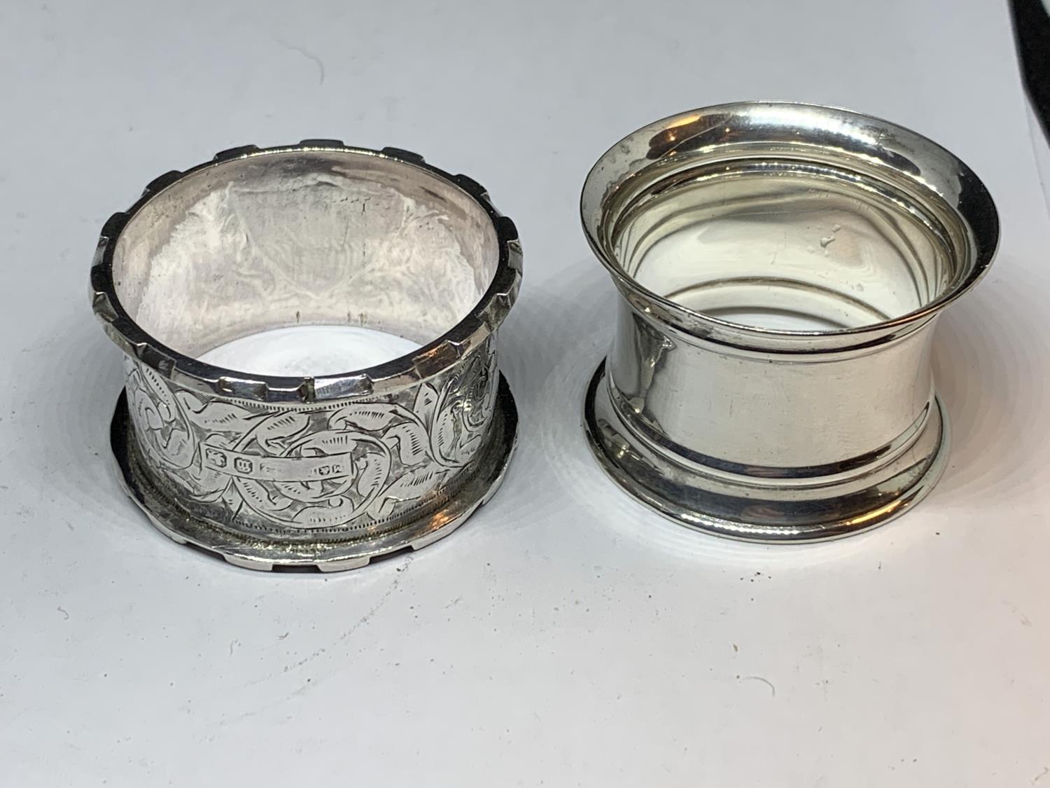 FOUR HALLMARKED SILVER ITEMS TO INCLUDE SHEFFIELD SUGAR NIPS AND THREE NAPKINS RINGS ONE BIRMINGHAM, - Image 5 of 7