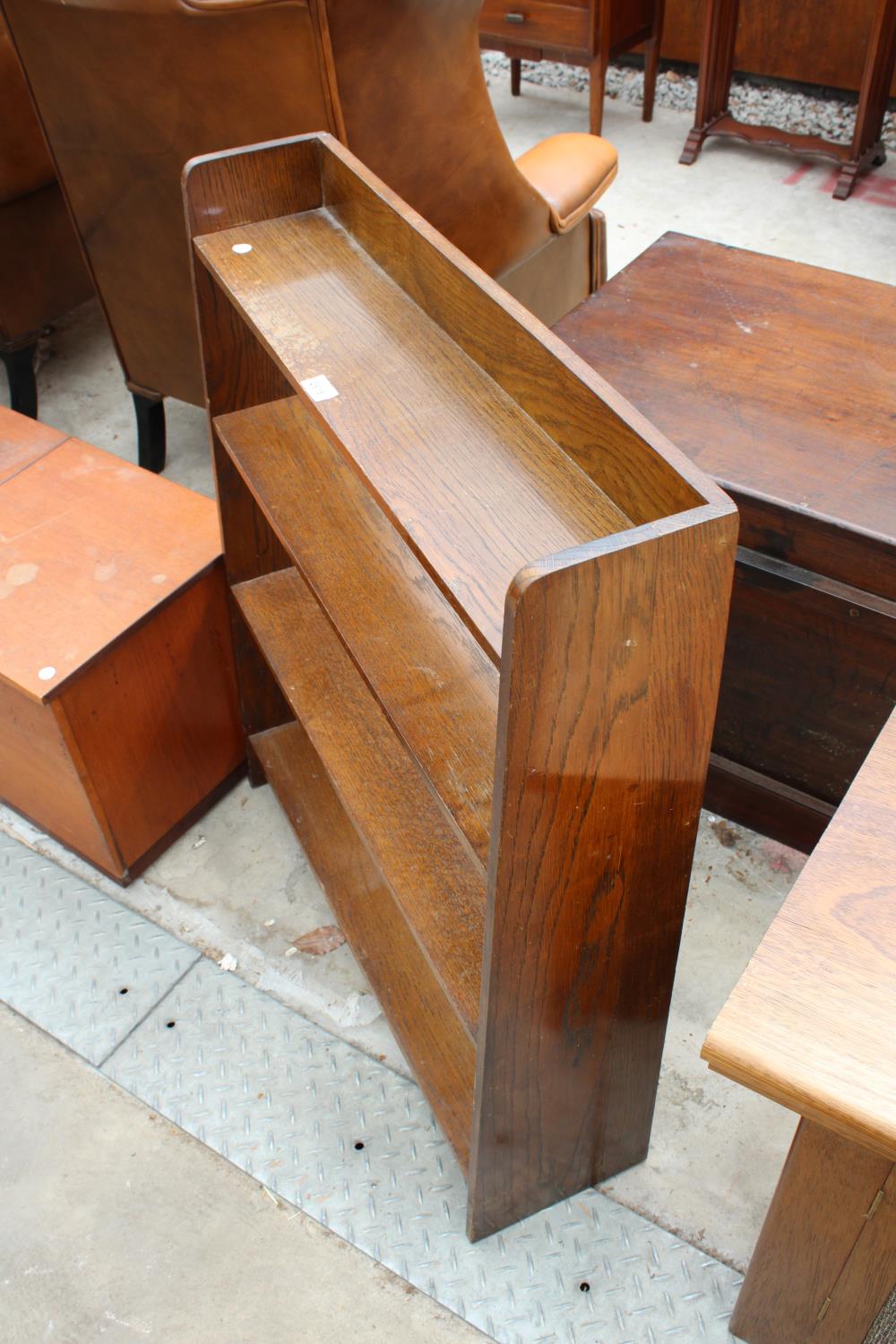 A MID 20TH CENTURY FOUR TIER OPEN BOOKCASE, 30" WIDE - Image 2 of 2