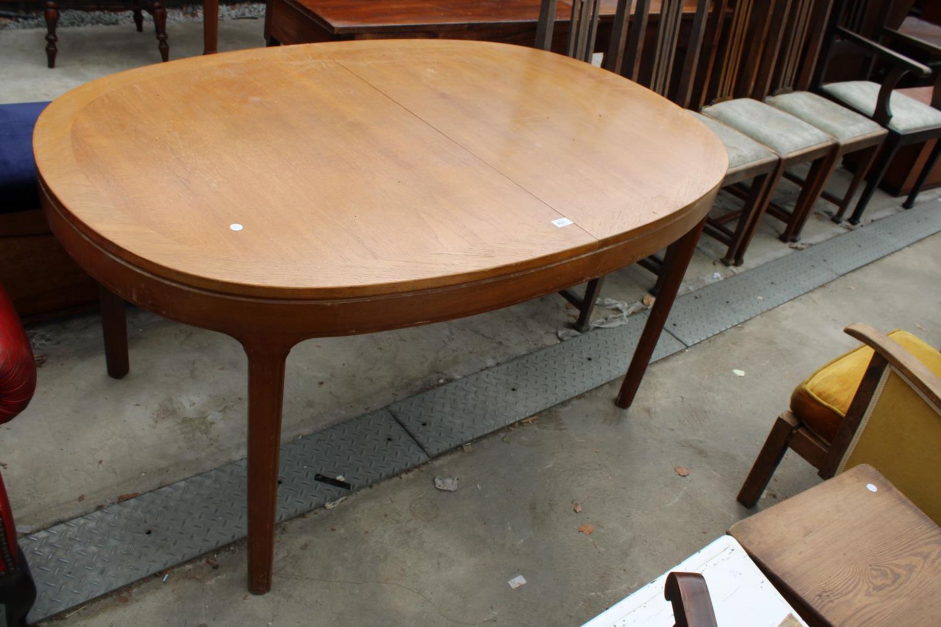 A RETRO TEAK AND CROSSBANDED EXTENDING DINING TABLE 60" X 39" (LEAF 21")