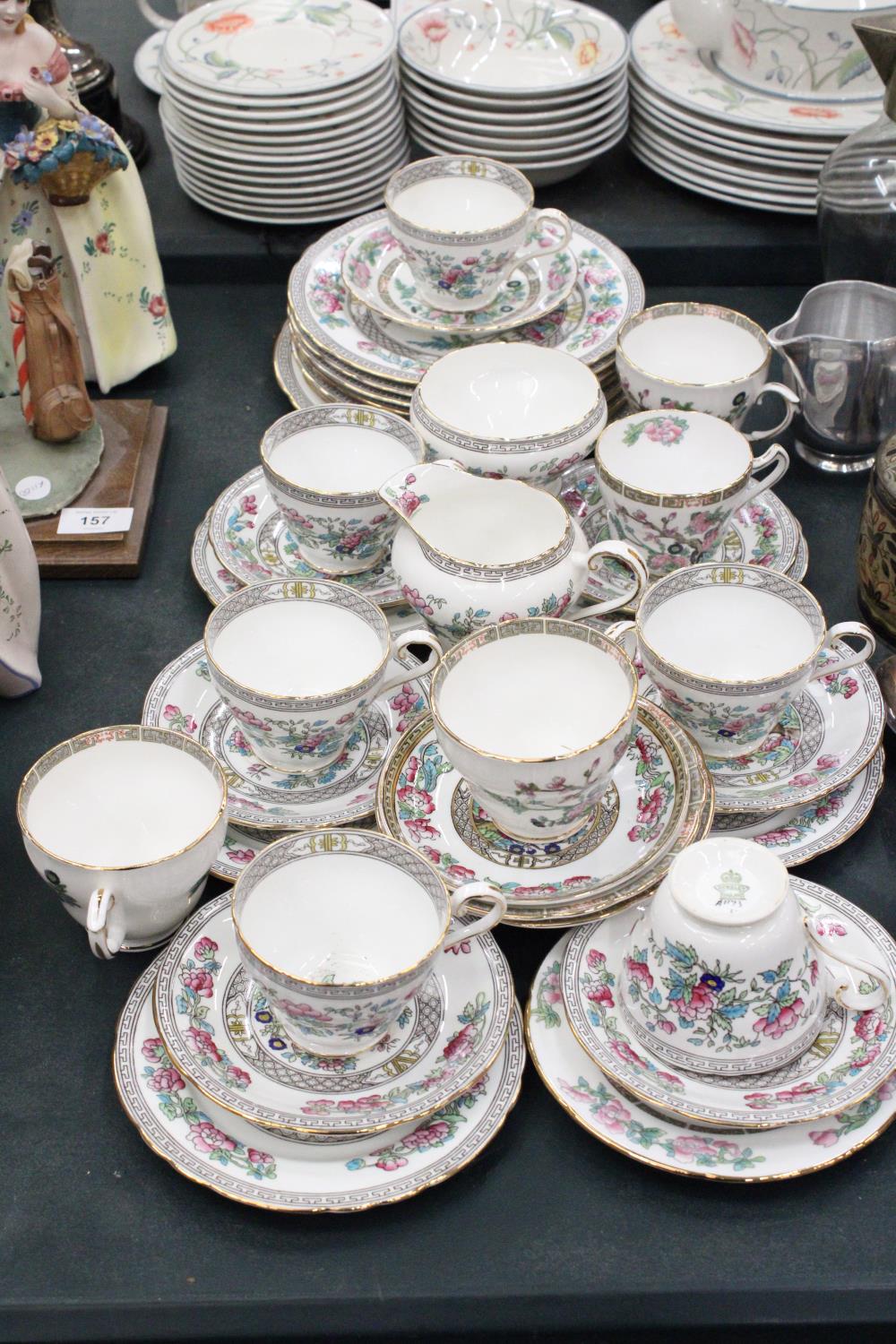 A VINTAGE AYNSLEY 'INDIAN TREE' TEASET TO INCLUDE, A CREAM JUG, SUGAR BOWL, CUPS, SAUCERS AND SIDE