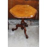 A VICTORIAN WALNUT OCCASIONAL TABLE ON TRIPOD BASE, 20" DIAMETER