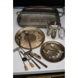 A MIXED LOT OF SILVER PLATE TO INCLUDE TWO TRAYS, A NOVELTY GOLF CLUB BOTTLE OPENER AND SPOON PLUS A