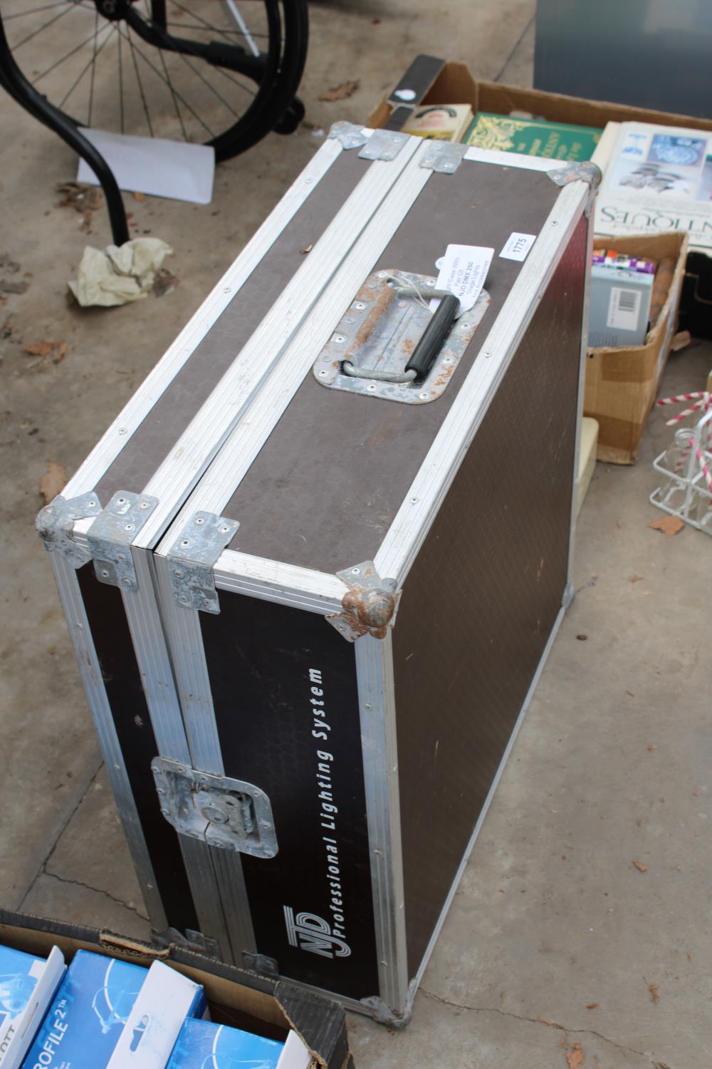 A FLIGHT CASE CONTAINING A PAIR OF NJD DMX 250 STAGE LIGHTS AND ACCESSORIES - Image 2 of 8