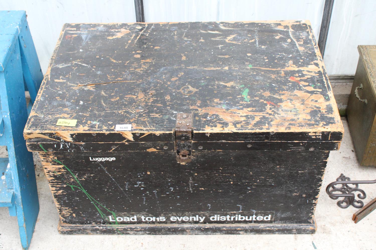 A VINTAGE PAINTED PINE TOOL CHEST WITH AN ASSORTMENT OF TOOLS TO INCLUDE BRACE DRILL, FILES AND