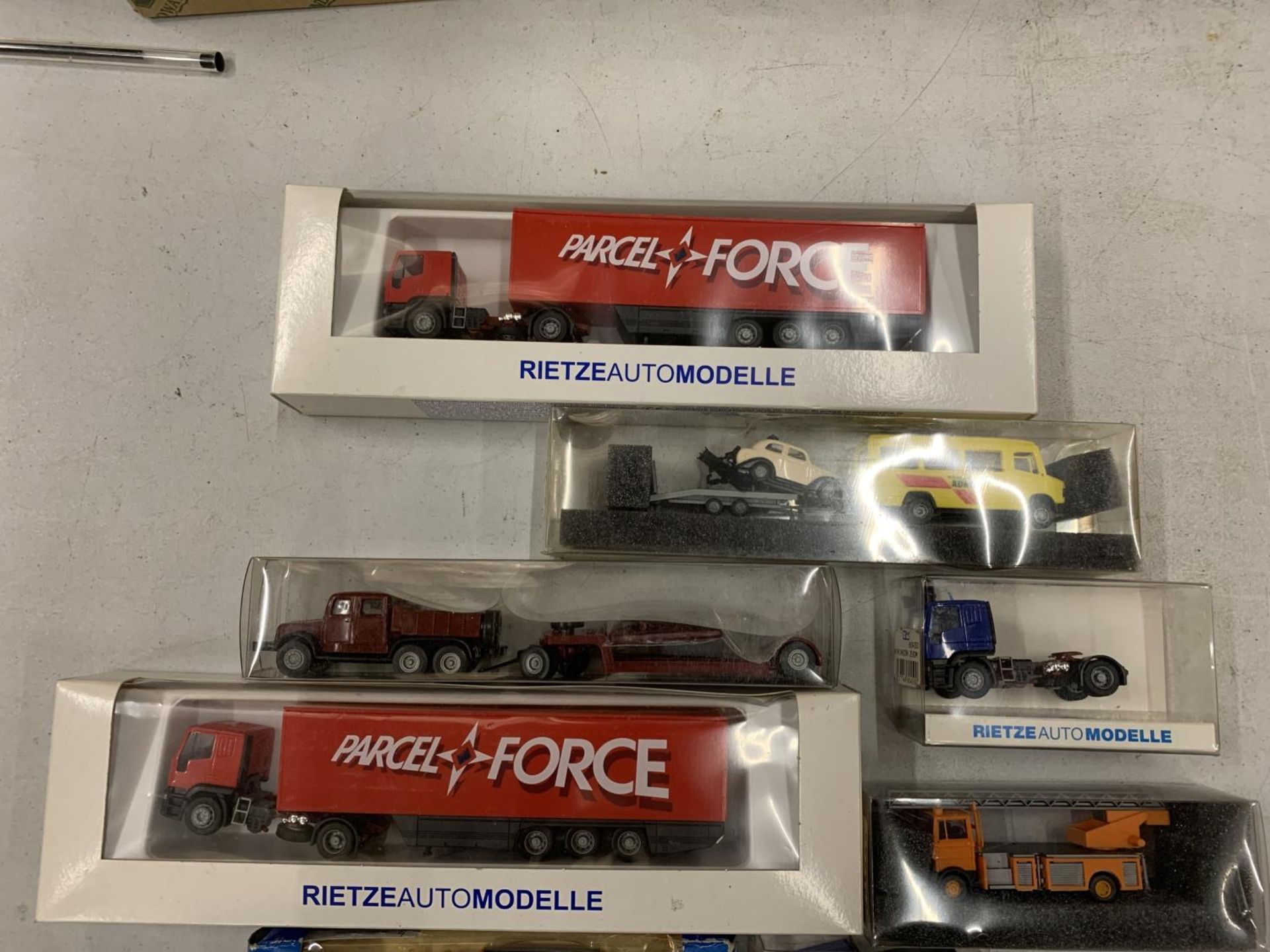 NINETEEN BOXED VEHICLES AND SETS TO INCLUDE ROCO, RIETZE ETC - Image 2 of 4