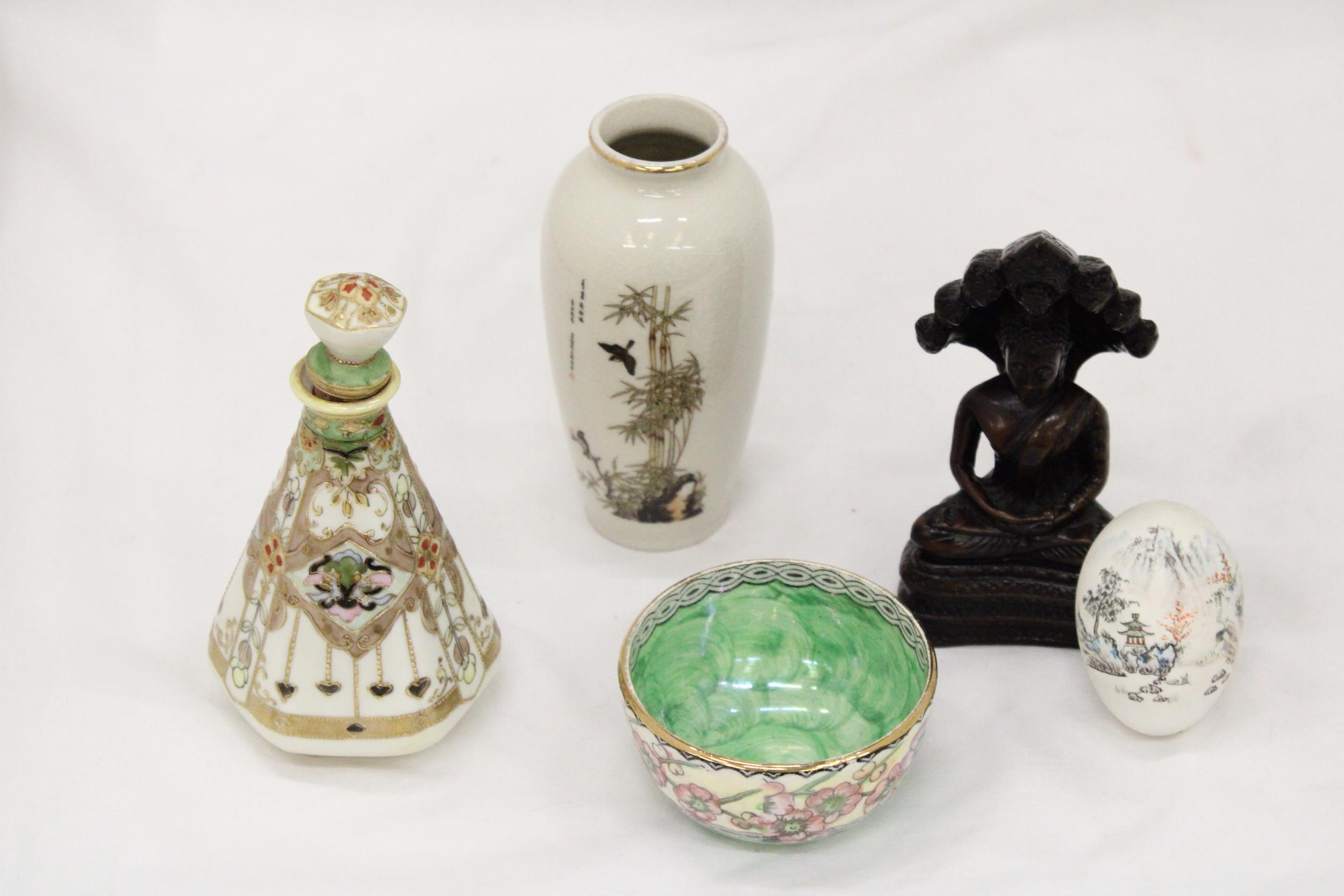 A COLLECTION OF ORIENTAL ITEMS TO INCLUDE A JAPANESE, BIJUTSU, TOKI SIGNED PORCELAIN VASE, A