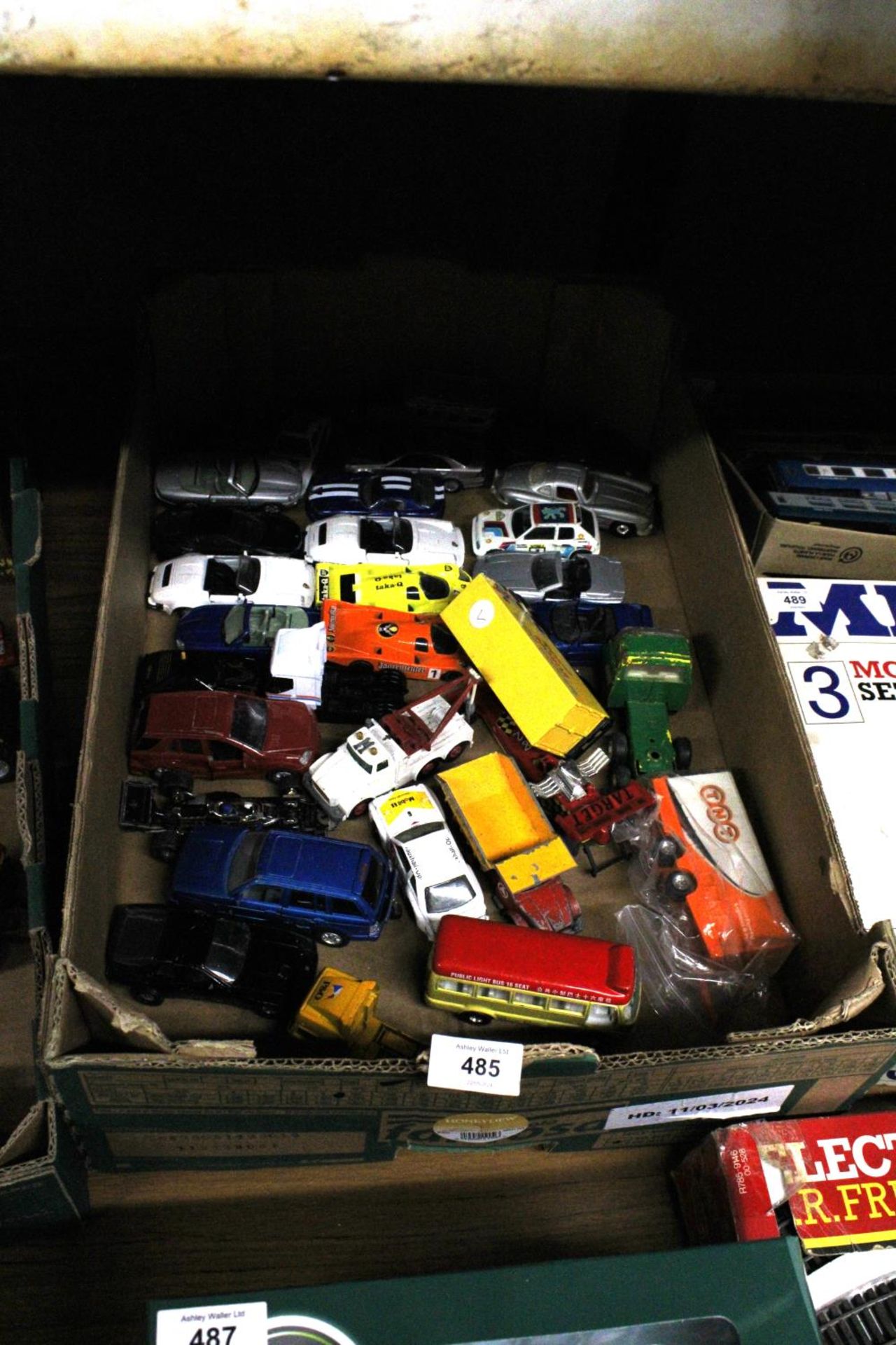 A COLLECTION OF DIE-CAST CARS AND TRUCKS TO INCLUDE CORGI ETC