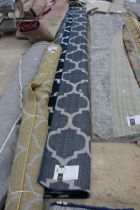 A BELIEVED AS NEW MADE IN TURKEY BLUE AND BONE PATTERNED RUG (370CM x 488CM)