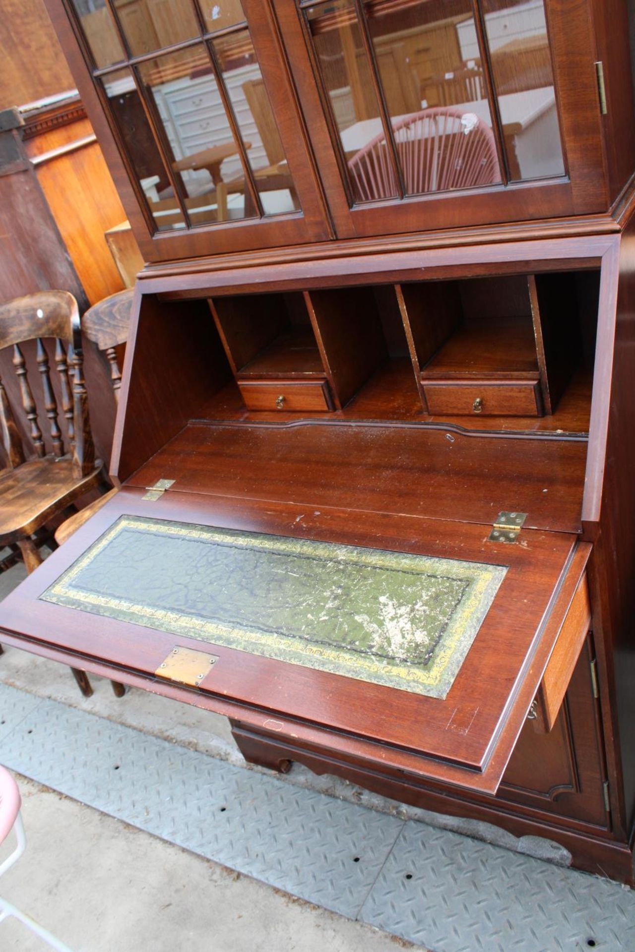 A REPRODUCTION MAHOGANY BUREAU BOOKCASE WITH FITTED INTERIOR, 29.5" WIDE - Image 4 of 4