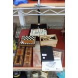 AN ASSORTMENT OF VINTAGE GAMES TO INCLUDE DOMINOES AND CHESS ETC