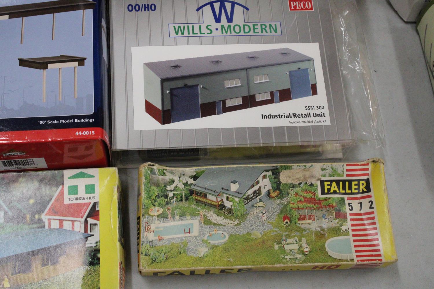 SEVEN BOXED MODEL KITS FOR TRAIN SET LANDSCAPING TO INCLUDE TWO HORNBY EXAMPLES - Image 5 of 5
