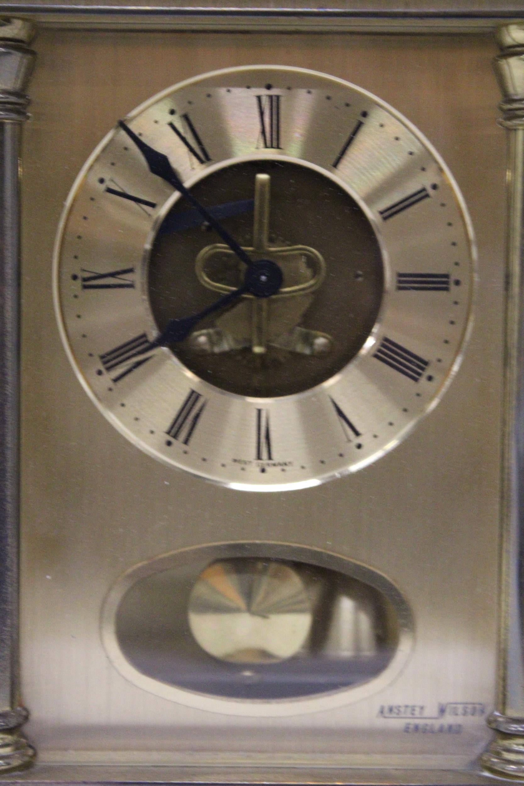 AN 'ANSTEY WILSON' MECHANICAL CARRIAGE CLOCK, WITH PRESENTATION PLAQUE TO THE BACK - Image 2 of 6