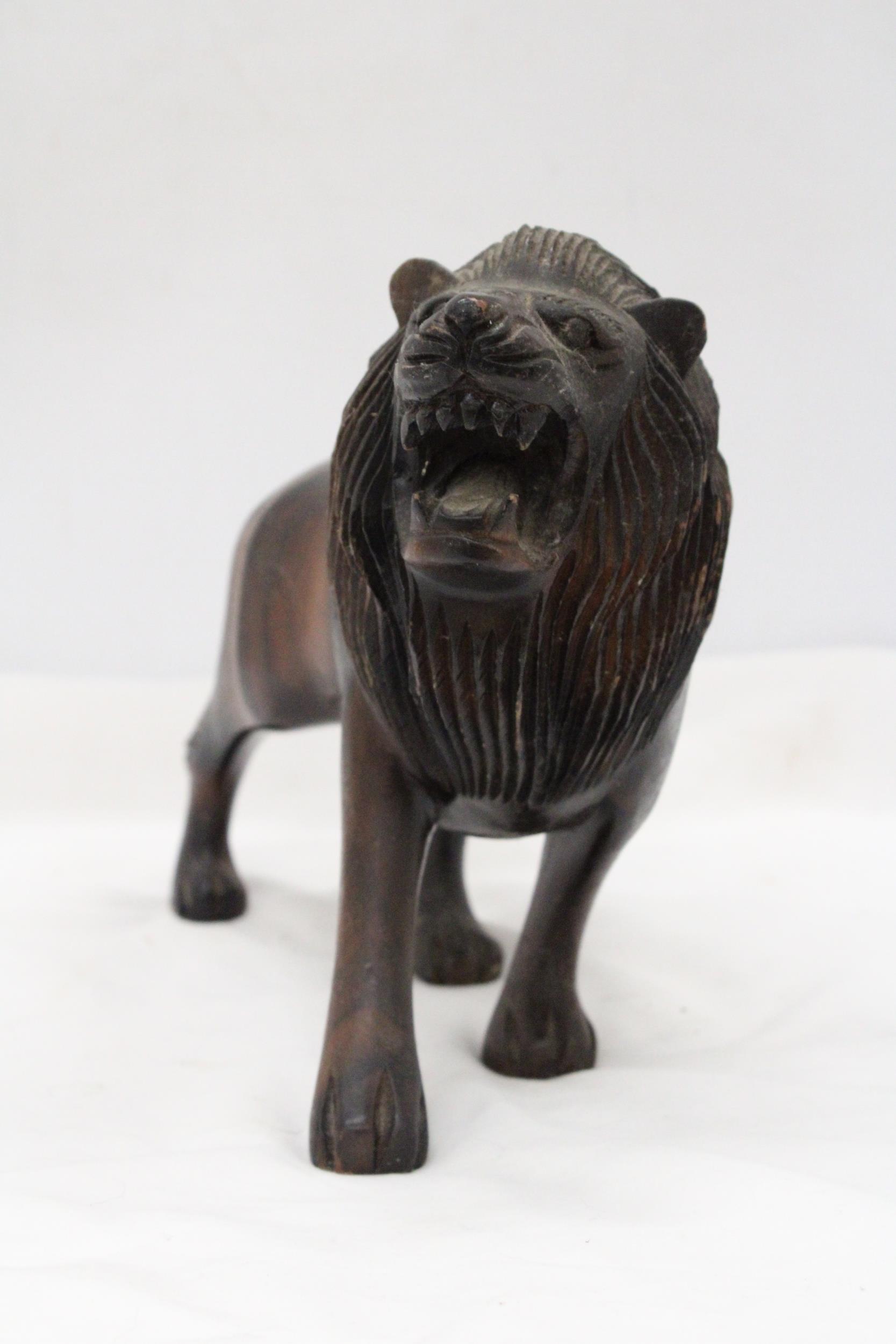 A VINTAGE HARDWOOD CARVED LION, WITH PATINA, WEIGHS NEAARLY 3 KILOS, HEIGHT 20CM, LENGTH 32CM - Image 3 of 5