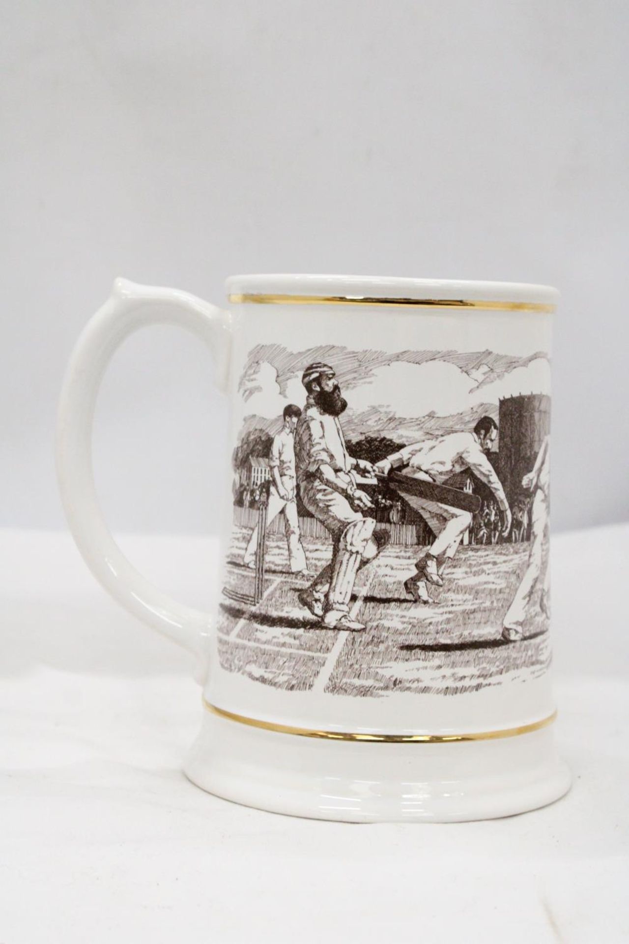 A LARGE LIMITED EDITION FRANKLIN PORCELAIN ASHES TANKARD 1882-1982 - APPROXIMATELY 16CM HIGH - Image 3 of 5
