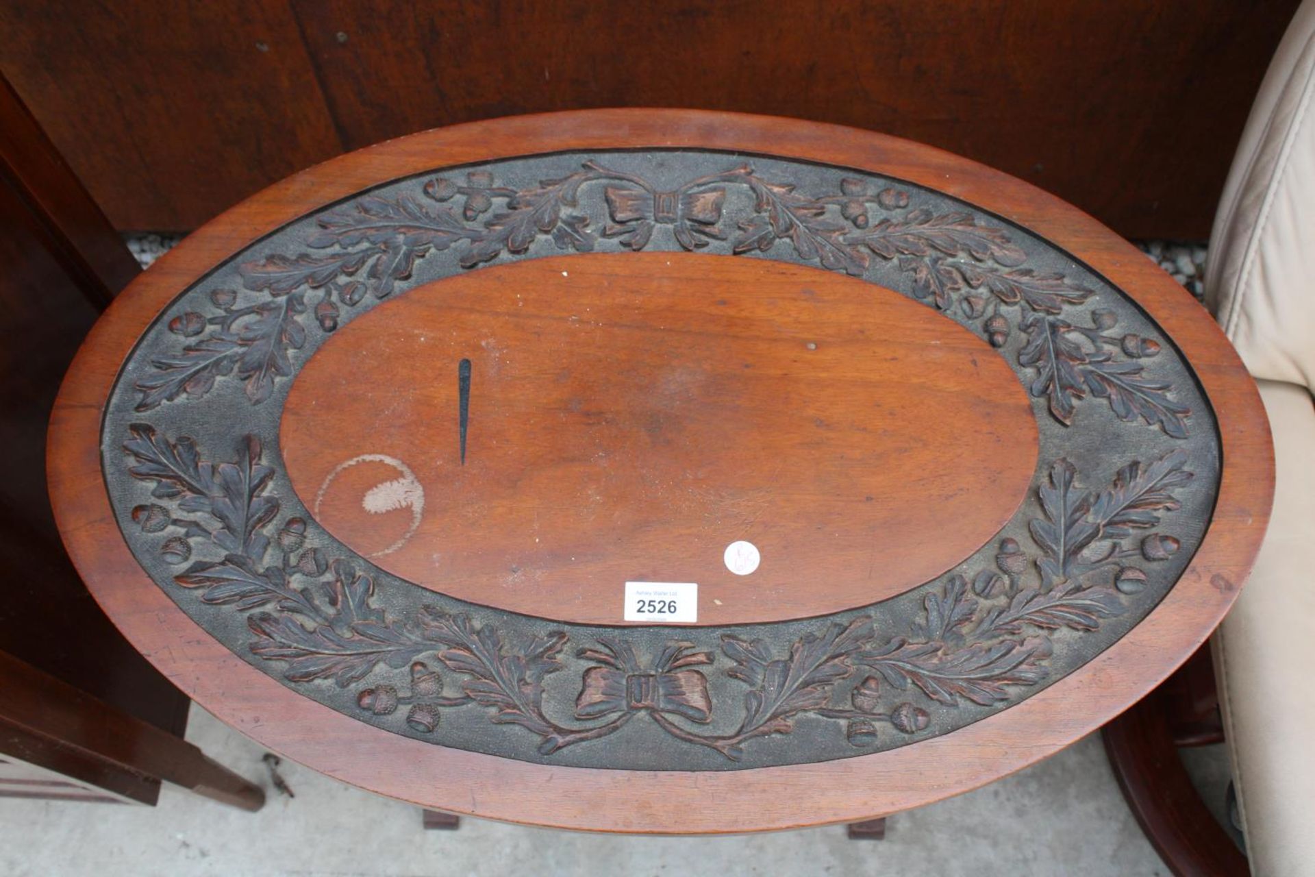 AN OVAL MAHOGANY CENTRE TABLE WITH CARVED ACORN AND LEAF DECORATION TO TOP 28" X 18" - Image 2 of 3