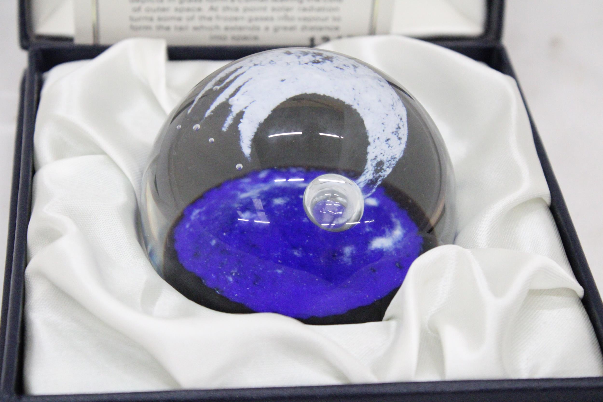 A BOXED CAITHNESS, LIMITED EDITION, 1347/3000, 'COMET' PAPERWEIGHT - Image 2 of 5