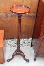 A VICTORIAN STYLE MAHOGANY JARDINERE STAND ON TRIPOD BASE