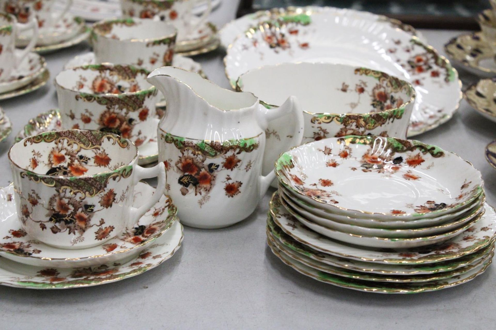 A ROYAL ALBERT CROWN CHINA "POPPY" PART TEASET TO INCLUDE CUPS, SAUCERS, SIDE PLATES AND SUGAR - Image 4 of 5