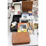 A MIXED LOT TO INCLUDE A GENTLEMAN'S GROOMING KIT, CASED, LIGHTERS, A MAGNIFIER, PENKNIVES, A DESK