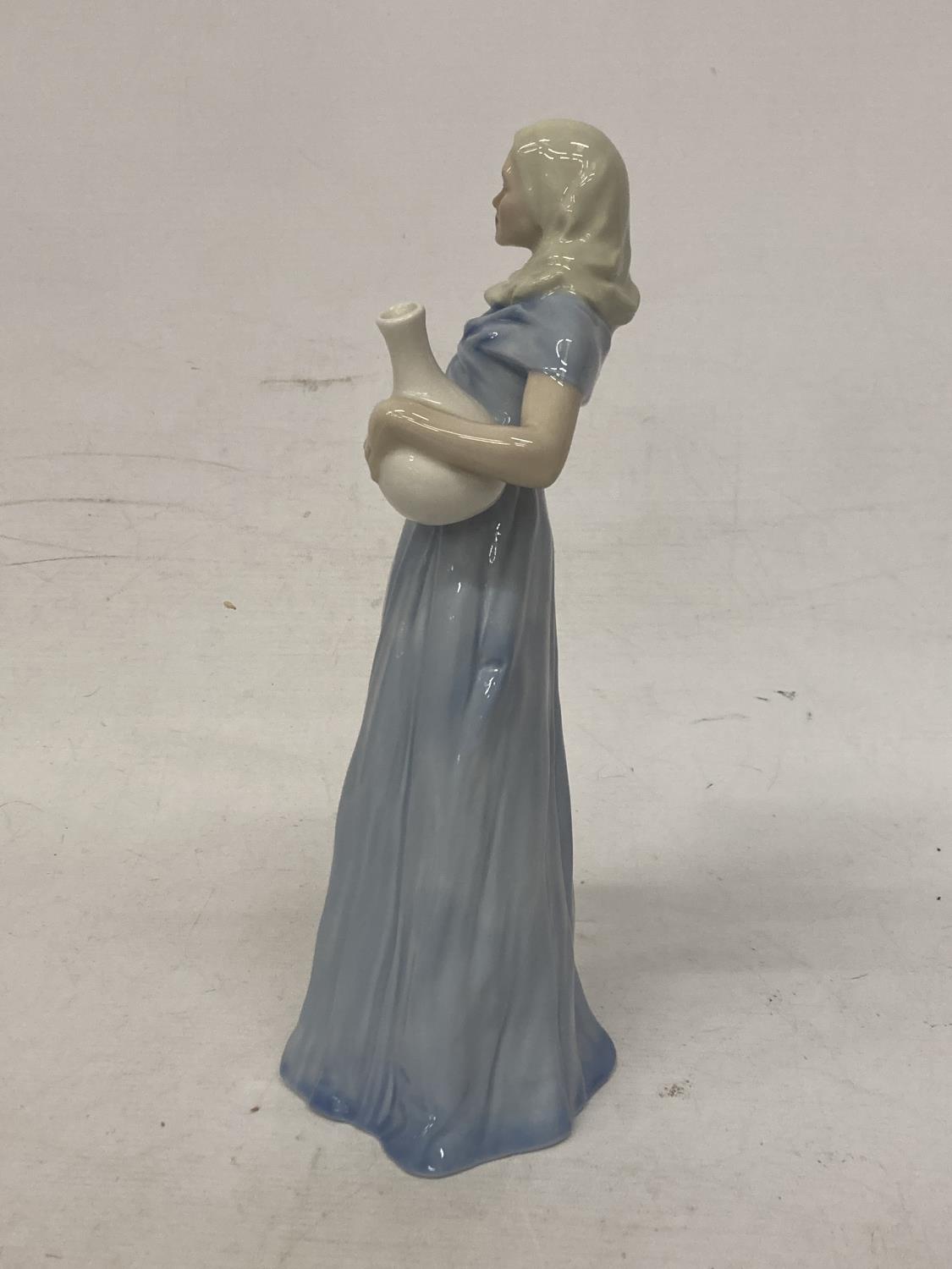 A ROYAL DOULTON FIGURE REFLECTIONS "WATER MAIDEN" HN 3155 - Image 4 of 5