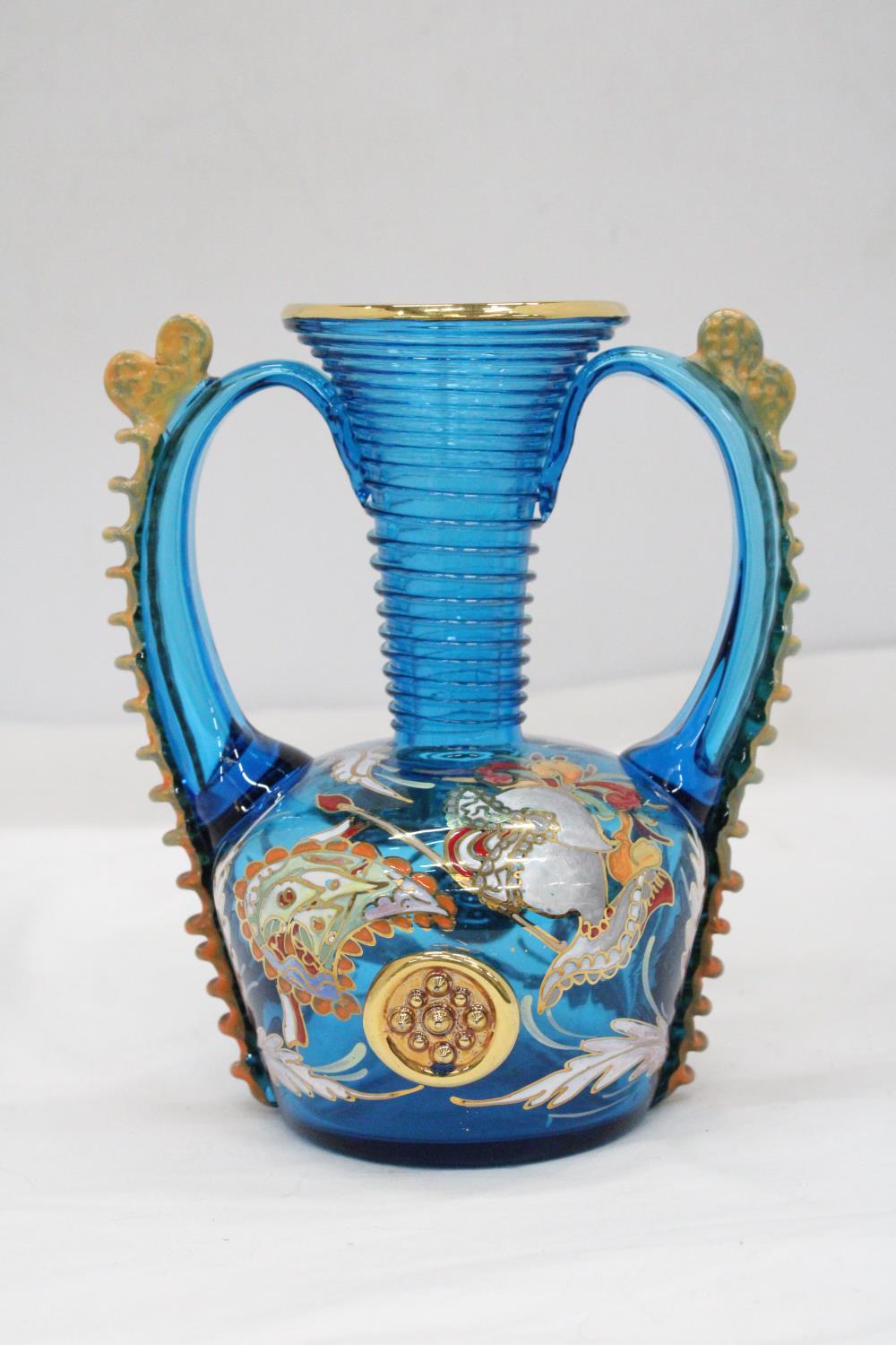 A 1960'S/70'S, LARGE ROYO GLASS VASE WITH GILDED ENAMEL DECORATION, HEIGHT 20CM - Image 2 of 6