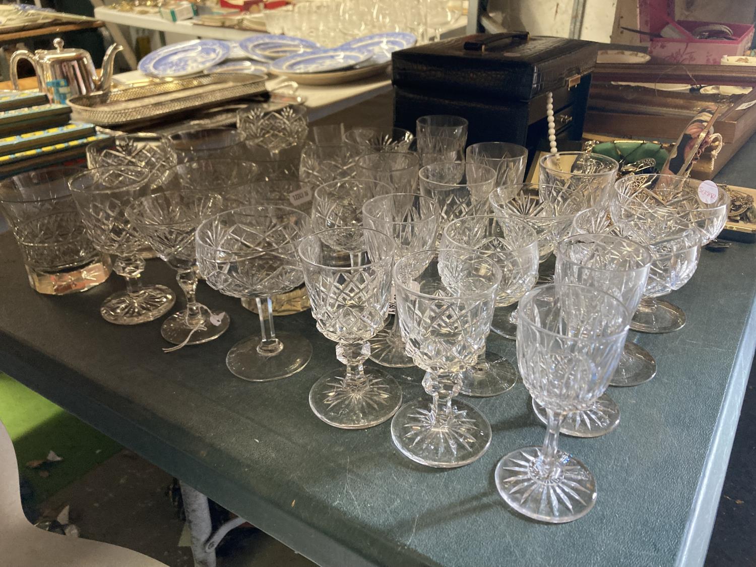 A QUANTITY OF CUT GLASSES TO INCLUDE SHERRY, COCKTAIL, TUMBLERS, PORT, ETC - Image 2 of 6