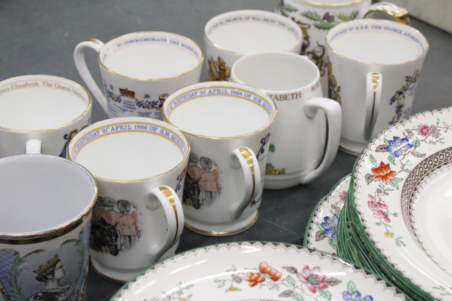 A COLLECTION OF COMMEMORATIVE WARE TO INCLUDE SPODE, AYNSLEY, MUGS ETC PLUS A BOM-BOM DISH WITH A - Image 7 of 7
